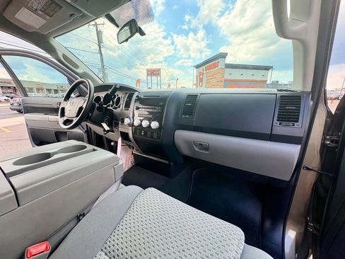 Used 2013 Toyota Tundra 4x4 Double Cab w/ Tow Pkg image 32