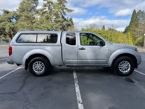 Used 2015 Nissan Frontier SV image 3