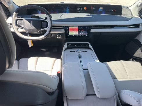 New 2026 Lincoln Navigator Reserve image 16