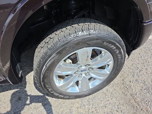 Used 2018 Ford F150 Platinum w/ Equipment Group 701A Luxury AWD/4WD image 42