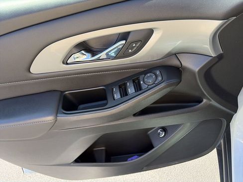 Used 2023 Chevrolet Traverse LT image 19