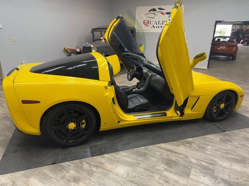 Used 2007 Chevrolet Corvette Coupe w/ Preferred Equipment Group RWD image 3