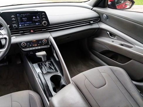 Certified 2022 Hyundai Elantra SEL w/ Cargo Package image 25