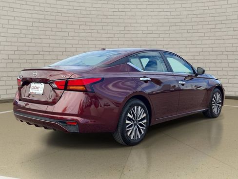 Certified 2024 Nissan Altima 2.5 SV FWD image 5