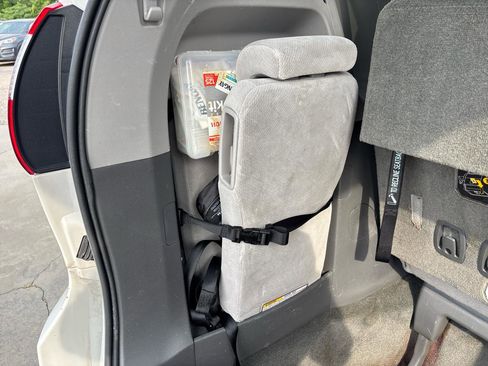 Used 2017 Toyota Sienna LE FWD image 22