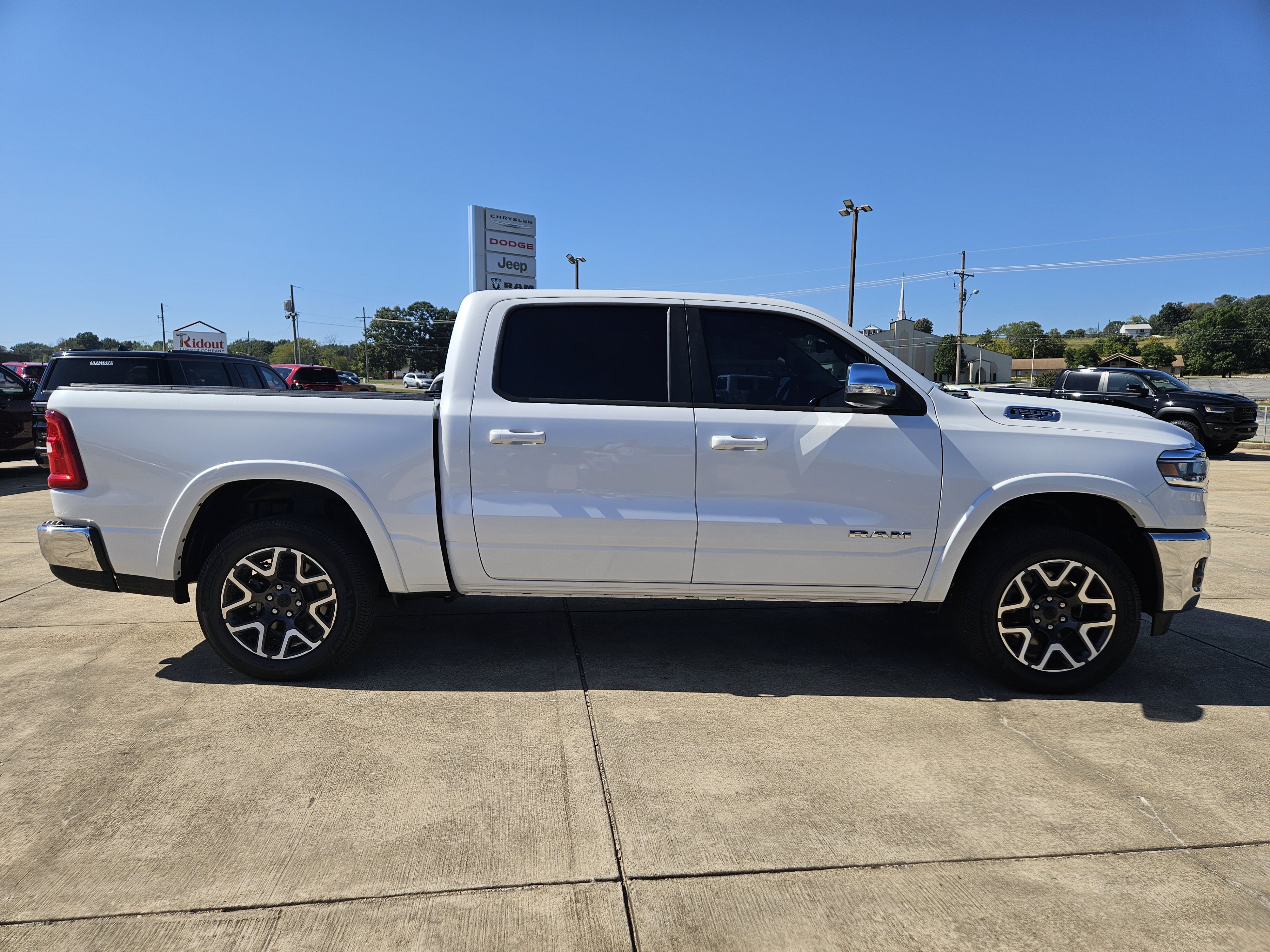 Used 2025 RAM 1500 Laramie AWD/4WD image 7