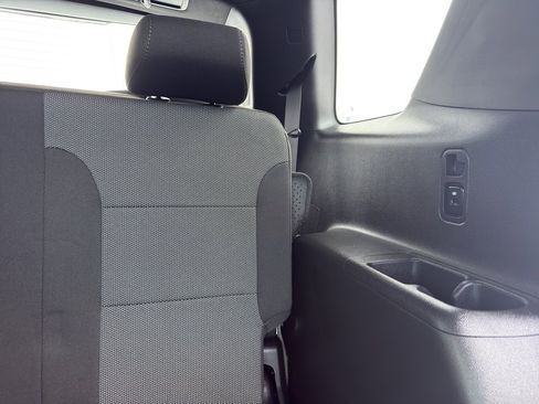 Used 2023 Chevrolet Traverse LT image 35