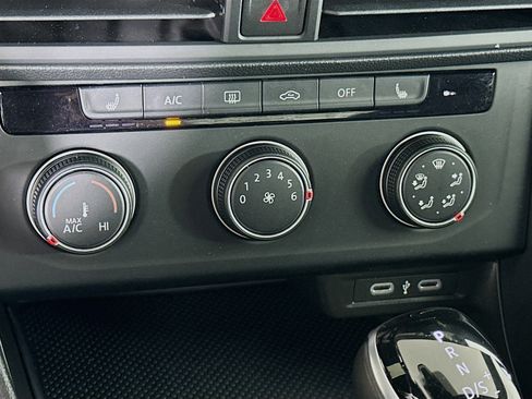 Used 2024 Volkswagen Jetta Sport image 23