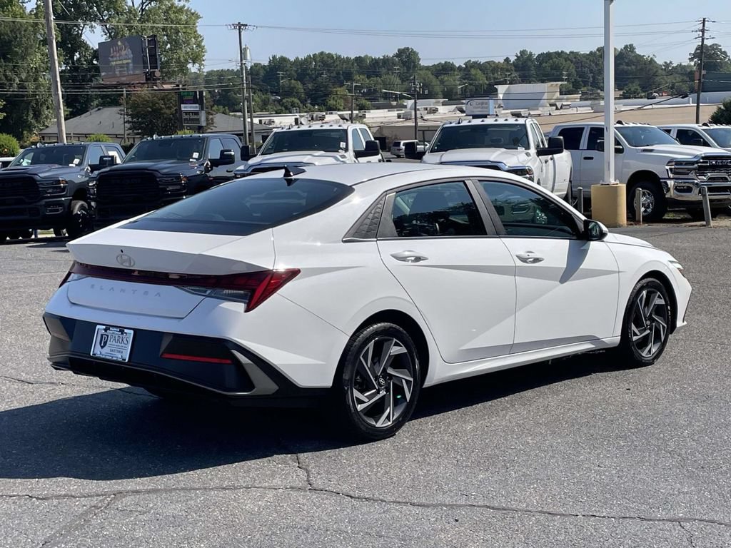 Used 2025 Hyundai Elantra SEL FWD image 8