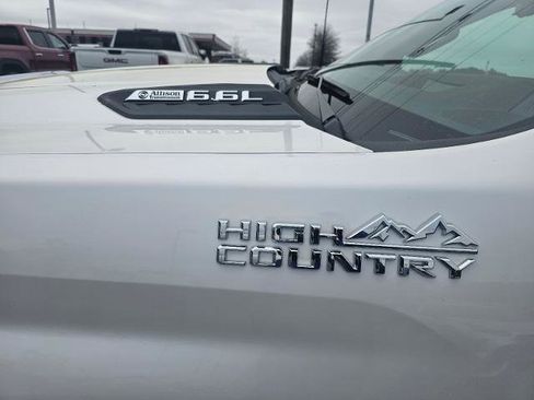 Used 2025 Chevrolet Silverado 2500 High Country w/ High Country Premium Package AWD/4WD image 47