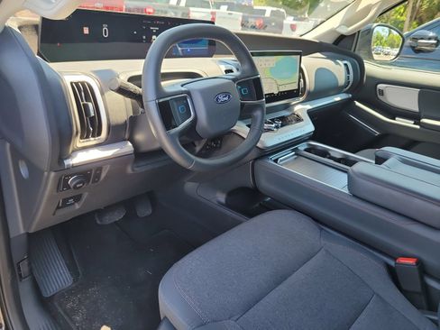 Used 2025 Ford Expedition Max Active AWD/4WD image 17
