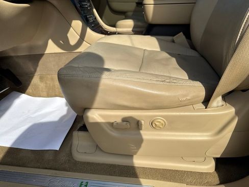 Used 2011 Cadillac Escalade 4WD Hybrid image 30
