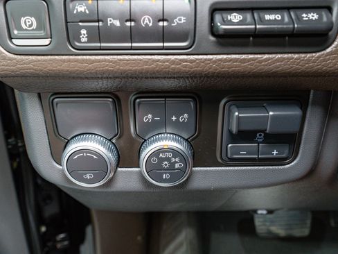 Used 2021 GMC Yukon Denali w/ Denali Ultimate Package image 35