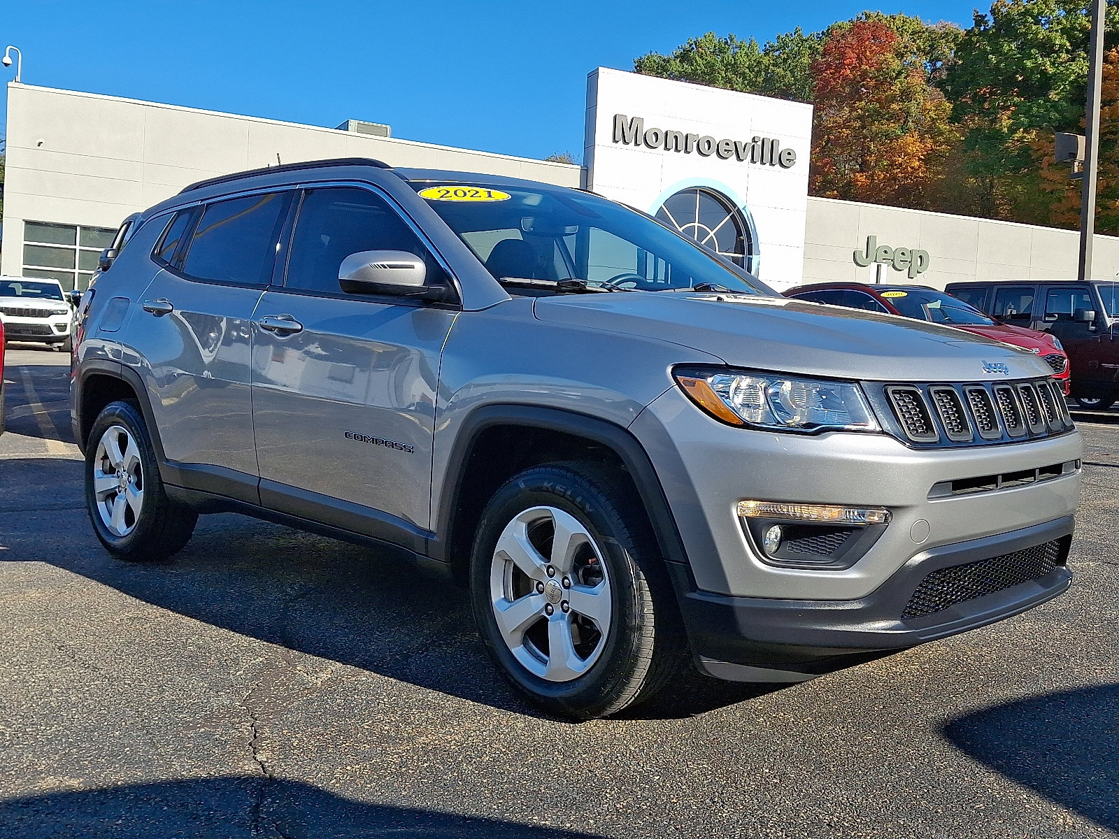 Certified 2021 Jeep Compass Latitude w/ Sun and Sound Group AWD/4WD image 3