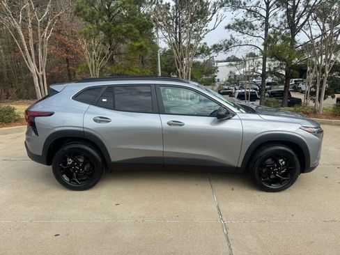 New 2026 Chevrolet Trax LT w/ Sunroof Package FWD image 3