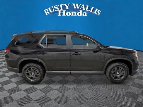 New 2025 Honda Pilot TrailSport image 2