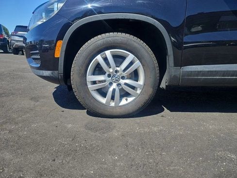 Used 2017 Volkswagen Tiguan S image 10