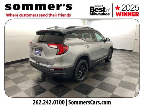 Used 2024 GMC Terrain SLE w/ Driver Convenience Package image 5