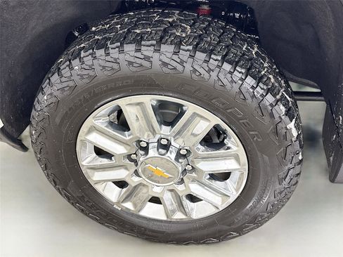 Used 2024 Chevrolet Silverado 3500 High Country w/ High Country Premium Package image 32