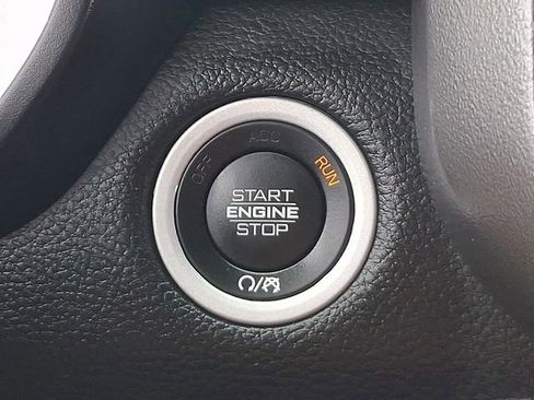 Used 2023 RAM 1500 Laramie AWD/4WD image 18