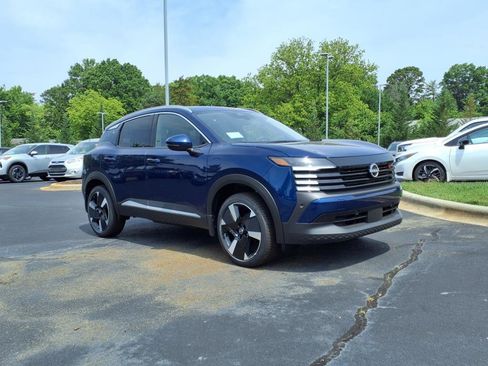 New 2025 Nissan Kicks SR image 1