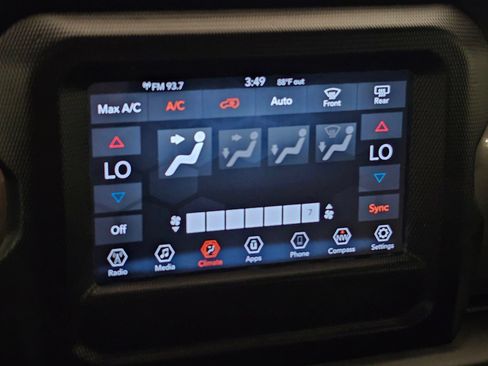 Used 2020 Jeep Wrangler Unlimited Sahara AWD/4WD image 11