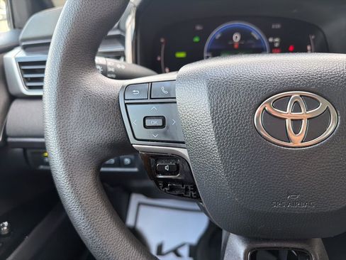 Used 2025 Toyota Camry LE image 30