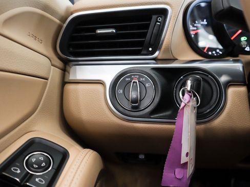 Used 2015 Porsche 911 Targa 4S image 23