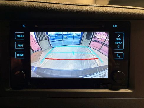 Used 2016 Toyota Sienna XLE Premium image 23