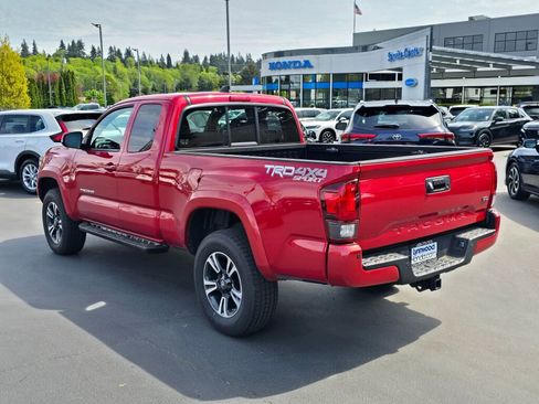 Used 2019 Toyota Tacoma TRD Sport w/ Technology Package AWD/4WD image 16