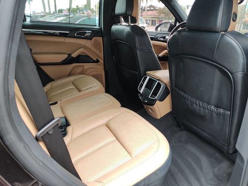 Used 2016 Porsche Cayenne image 49