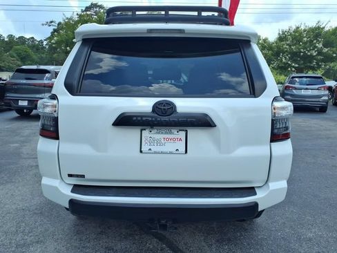 Used 2022 Toyota 4Runner TRD Off-Road Premium AWD/4WD image 2