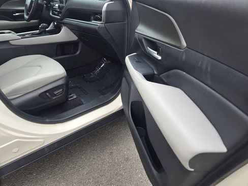 Used 2024 Toyota Grand Highlander XLE image 10