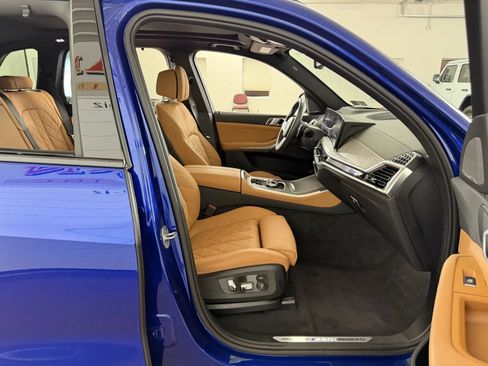 Used 2025 BMW X5 M60i AWD/4WD image 45