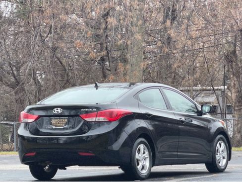 Used 2012 Hyundai Elantra GLS image 19