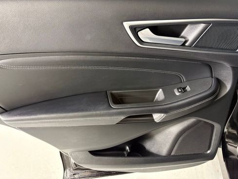 Used 2024 Ford Edge Titanium image 32