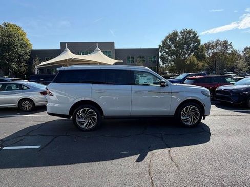 New 2025 Lincoln Navigator Reserve image 15