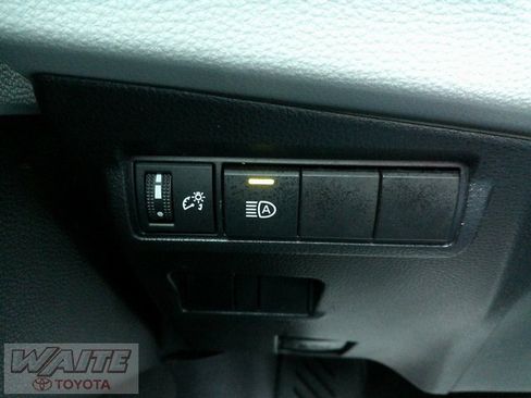 Used 2023 Toyota Corolla Cross L image 17