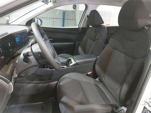 Certified 2025 Hyundai Tucson SE image 14