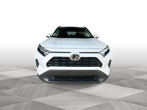 Used 2025 Toyota RAV4 LE AWD/4WD image 3