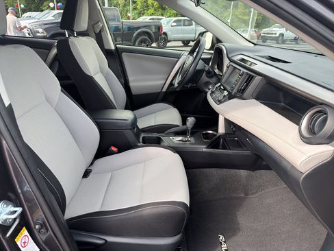 Used 2017 Toyota RAV4 XLE FWD image 31