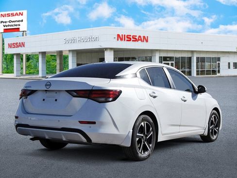 Used 2025 Nissan Sentra SV image 4