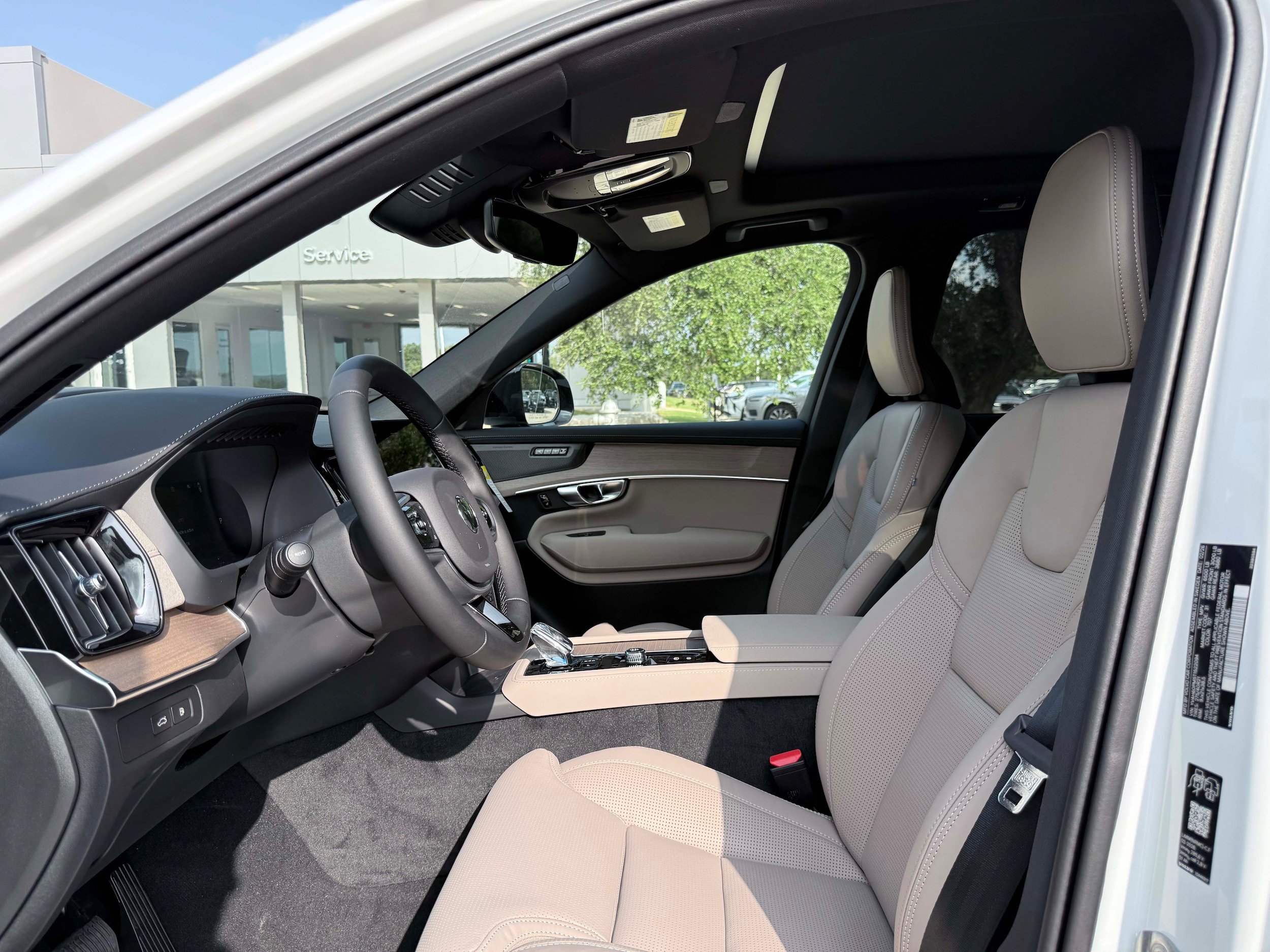 New 2026 Volvo XC90 T8 Ultra w/ Protection Package Premier AWD/4WD image 13