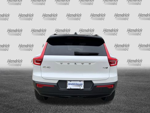 Used 2021 Volvo XC40 T5 R-Design w/ Advanced Package image 8