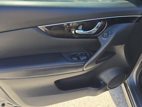 Used 2019 Nissan Rogue Sport SL w/ Premium Package image 19