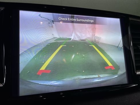 Used 2023 Chrysler Pacifica Touring-L image 15