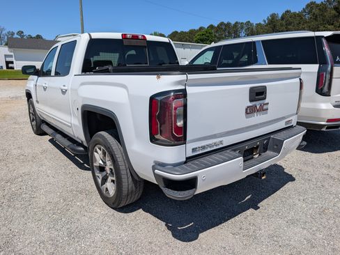 Used 2018 GMC Sierra 1500 SLT AWD/4WD image 4