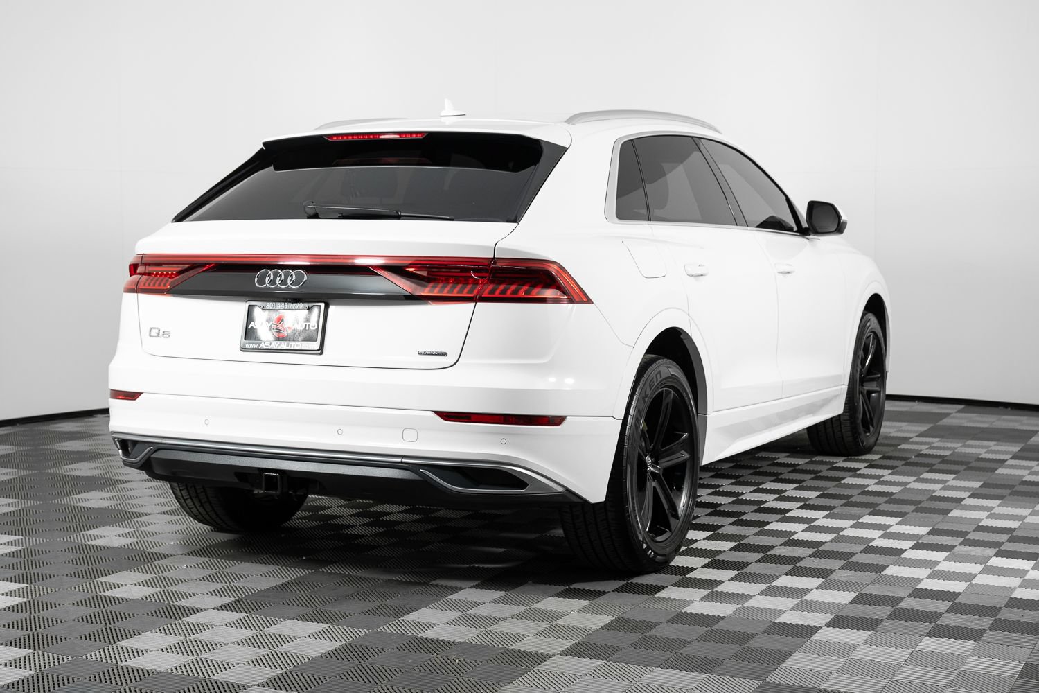 Used 2019 Audi Q8 Premium w/ Convenience Package AWD/4WD image 7
