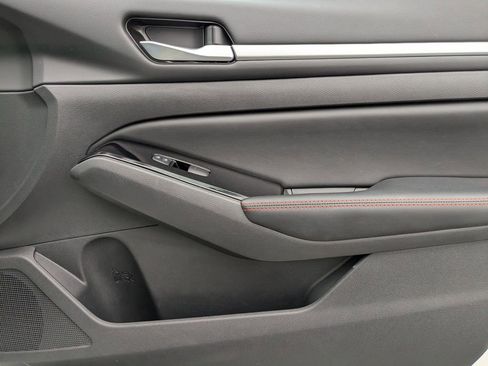 Used 2025 Nissan Altima 2.5 SR image 32