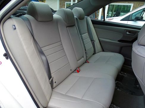 Used 2015 Toyota Camry XLE w/ Moonroof Package FWD image 36